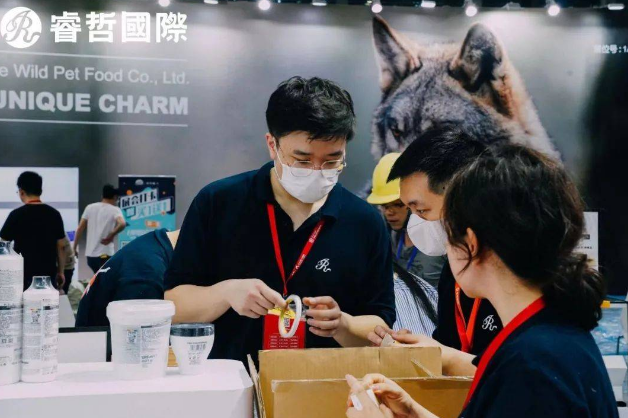 深宠展睿哲国际热情活力耀眼全场 深宠展睿哲国际热情活力耀眼全场