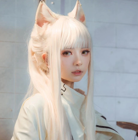 真人长猫耳朵和猫尾巴