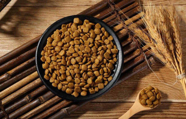 如何判断天然狗粮好坏 如何判断天然狗粮好坏