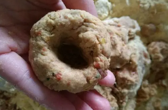 简单的狗粮制作方法 简单的狗粮制作方法