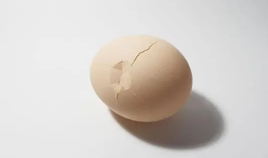 鸡蛋壳裂了但是没漏