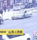 萨摩耶偷偷钻进后备箱跨城“穷游”,司机开门一瞬间让人笑岔气 萨摩耶偷偷钻进后备箱跨城“穷游”,司机开门一瞬间让人笑岔气