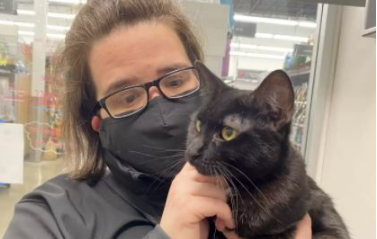 猫咪因太黏人竟被退养,网友霸气领养! 猫咪因太黏人竟被退养,网友霸气领养!