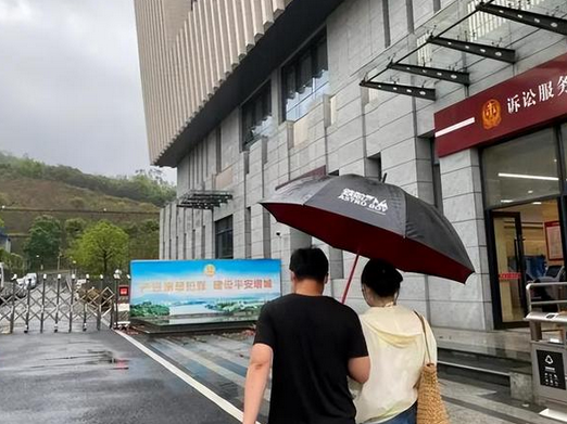 夫妻救助2只狗被判犯盗窃罪,好心没好报还是误会 夫妻救助2只狗被判犯盗窃罪,好心没好报还是误会