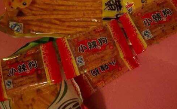 老牌子小辣狗辣条图片