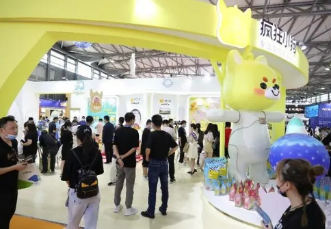 疯狂小狗亮相亚宠展,创始人崔佳倡导“鲜肉”新国货产品理念 疯狂小狗亮相亚宠展,创始人崔佳倡导“鲜肉”新国货产品理念