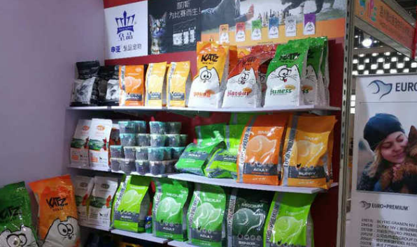 欧冠猫粮好还是豆柴