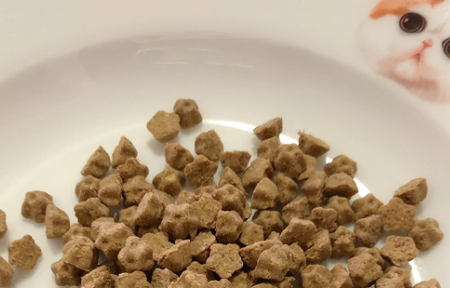 Lotus莲花烘焙粮 黑下巴猫咪克星! Lotus莲花烘焙粮 黑下巴猫咪克星!