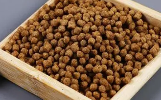 冠彩锦鲤饲料喂食需注意的事项! 冠彩锦鲤饲料喂食需注意的事项!