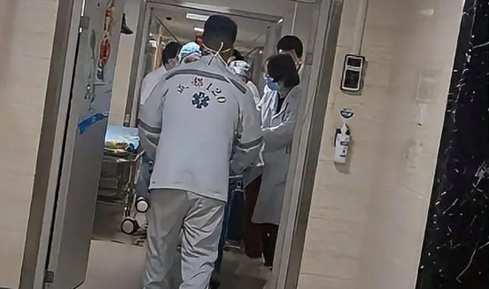 伤人黑狗已被找到,就差狗的主人了,目前在排查 伤人黑狗已被找到,就差狗的主人了,目前在排查
