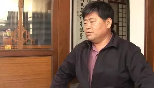 回顾深情狗狗苦苦找寻主人8年，却不知主人早已不在人世