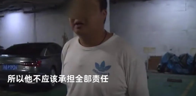 小土狗未牵绳在车库被碾压,车主无奈:谈好赔土狗,又改要泰迪! 小土狗未牵绳在车库被碾压,车主无奈:谈好赔土狗,又改要泰迪!