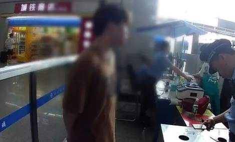 大学生带宠物蛇乘火车被查，来get正确带宠物坐火车的方法