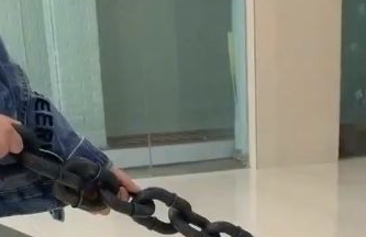 闺蜜说她养了一只“恶犬”，平时都不敢牵出来，今天终于见识到了