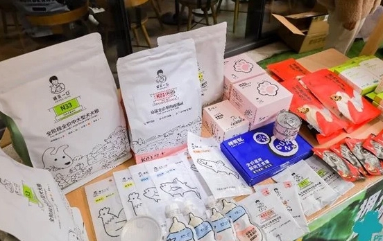 诚实一口助力各地领养日义卖活动:宠物公益需要行稳致远 诚实一口助力各地领养日义卖活动:宠物公益需要行稳致远