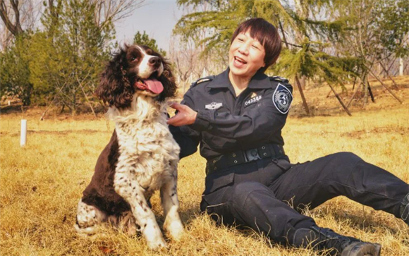 石景山带犬民警谭丽丽、警犬Candy,退休快乐! 石景山带犬民警谭丽丽、警犬Candy,退休快乐!
