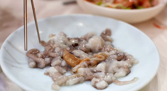 活章鱼等鲜为人知的“要命”美食 活章鱼等鲜为人知的“要命”美食