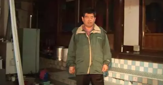 回顾深情狗狗苦苦找寻主人8年，却不知主人早已不在人世