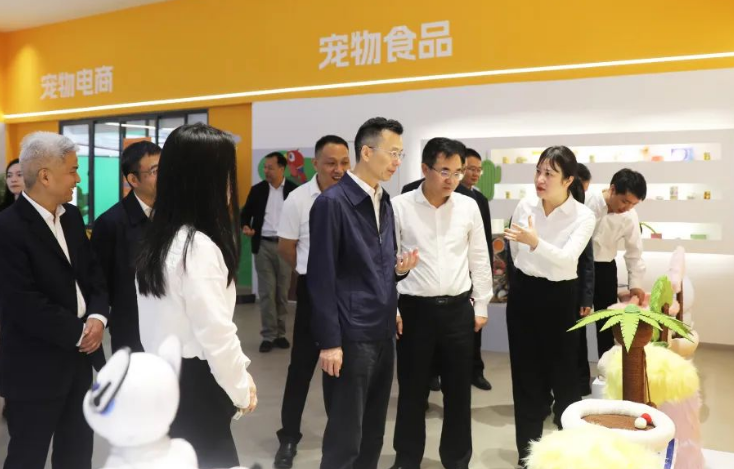 青山湖宠物经济产业园项目开工仪式举行 青山湖宠物经济产业园项目开工仪式举行