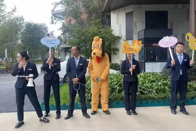 十堰恒大物业对遛狗不牵绳展开宣传和整治，抓捕流浪狗