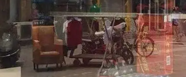 南京摔狗者妻子“割腕为狗偿命”获救出院，被建议看心理医生