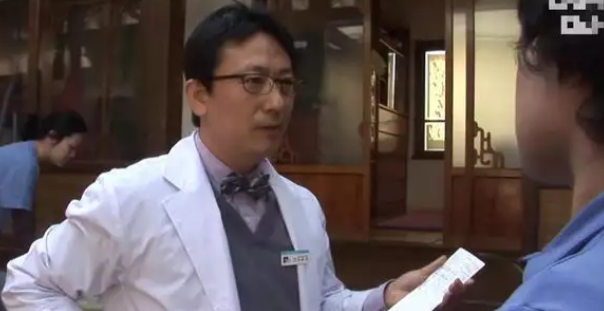 回顾深情狗狗苦苦找寻主人8年，却不知主人早已不在人世