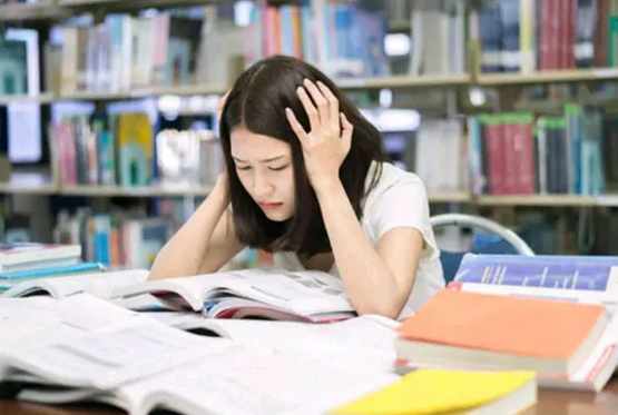 辅导员辱骂学生是猪狗！学校回复令人不满，你怎么看