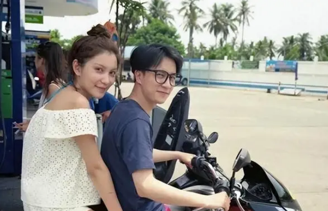 斓曦被骂到删动态,薛之谦蹭热度也翻车,流浪狗事件争议大! 斓曦被骂到删动态,薛之谦蹭热度也翻车,流浪狗事件争议大!