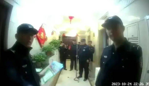 济南男子炫耀养3条烈性犬后续:真实身份遭曝光,已被罚款拘留 济南男子炫耀养3条烈性犬后续:真实身份遭曝光,已被罚款拘留