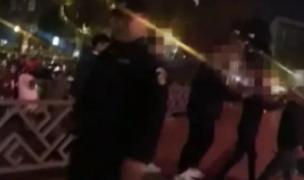 导盲犬带主人吃火锅迷路,结局很温暖! 导盲犬带主人吃火锅迷路,结局很温暖!