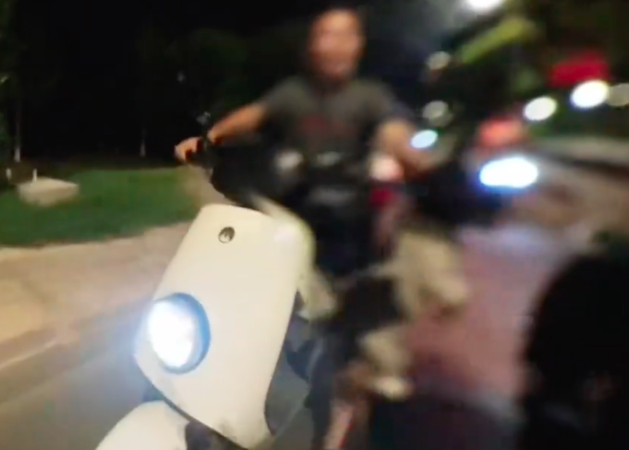 女生遇狗贩子抓流浪狗,鼓足勇气骑车去拦截!结果舒适却有遗憾! 女生遇狗贩子抓流浪狗,鼓足勇气骑车去拦截!结果舒适却有遗憾!
