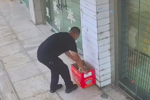 image.png狗狗难产被扔宠物店,宫缩阵痛使它无法去追,返回原地雨中等主人 image.png狗狗难产被扔宠物店,宫缩阵痛使它无法去追,返回原地雨中等主人