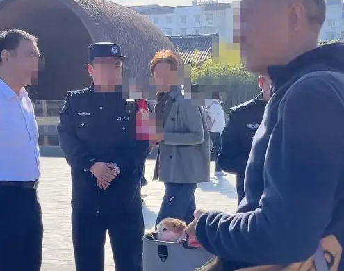 女子带宠物狗进博物馆被拒:狗15岁了,无论如何要进去看一眼! 女子带宠物狗进博物馆被拒:狗15岁了,无论如何要进去看一眼!