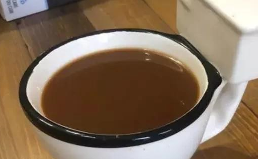 “同样一只猫,在流浪街头时,与被收养后表现的判若两猫” “同样一只猫,在流浪街头时,与被收养后表现的判若两猫”