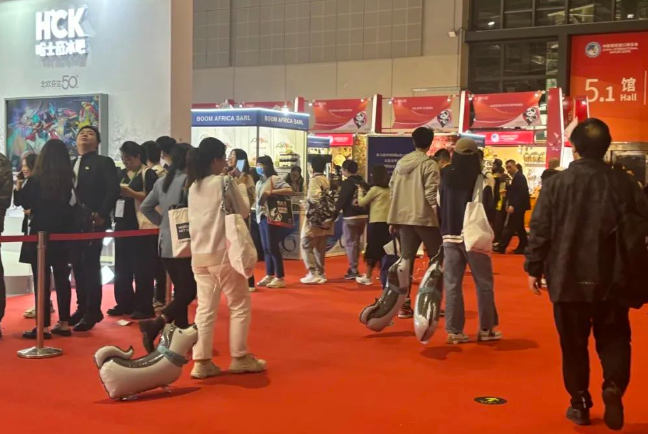 在进博会可以领养“哈士奇”是什么情况？