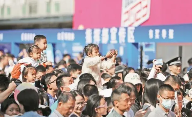 这场“警民约会”燃动全城 深圳公”