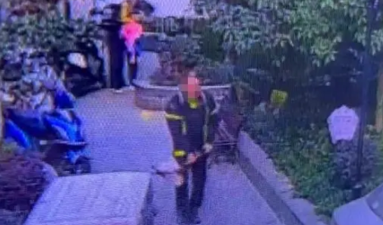 5个月柯基犬被打死，派出所：曾跳到打狗人五六岁女儿身上