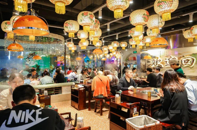 银发经济、夜间经济、宠物经济 西安社区商业的“内核”越来越有趣