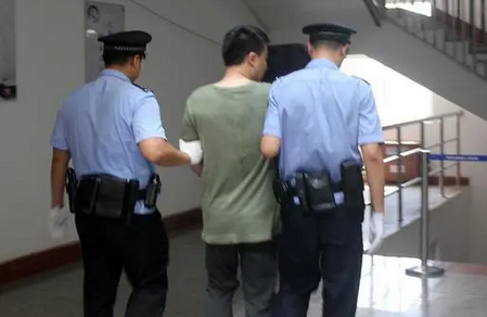 邯郸男子因捡条狗疑被送看守所,其父称其被冤关13天 邯郸男子因捡条狗疑被送看守所,其父称其被冤关13天
