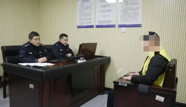见过“碰瓷”人的,你见过“碰瓷”狗的吗? 见过“碰瓷”人的,你见过“碰瓷”狗的吗?