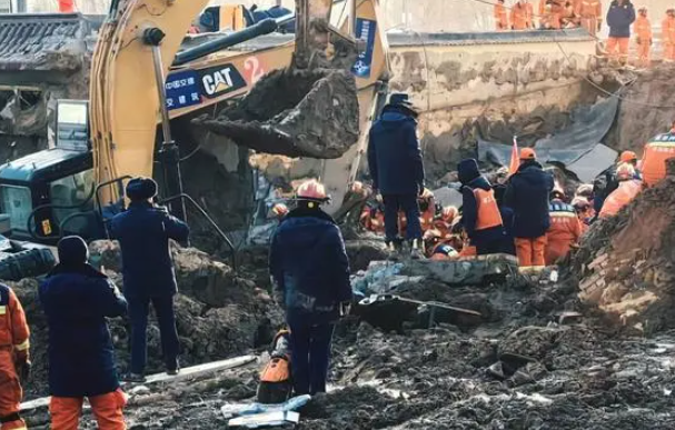 搜救犬队9人6犬驰援青海震区 “超能力消防员”为救援争取宝贵时间 搜救犬队9人6犬驰援青海震区 “超能力消防员”为救援争取宝贵时间
