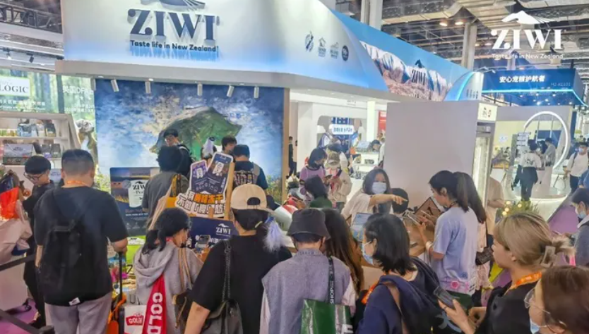 ZIWI滋益巅峰携新品亮相它博会,发布“四大巅峰标准” ZIWI滋益巅峰携新品亮相它博会,发布“四大巅峰标准”