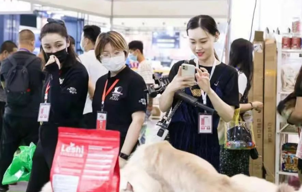 行业首家研究昆虫蛋白粮公司,乐施关注亚健康宠物,上新多款功能粮新品 行业首家研究昆虫蛋白粮公司,乐施关注亚健康宠物,上新多款功能粮新品