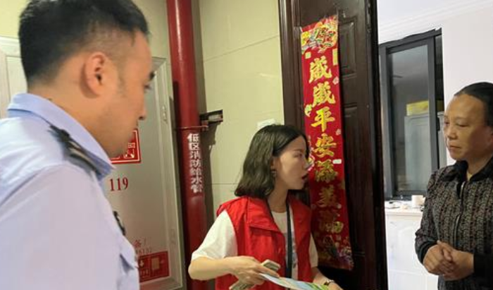 重庆高新区虎溪街道:牵好“文明绳” 养犬不“掉链” 重庆高新区虎溪街道:牵好“文明绳” 养犬不“掉链”