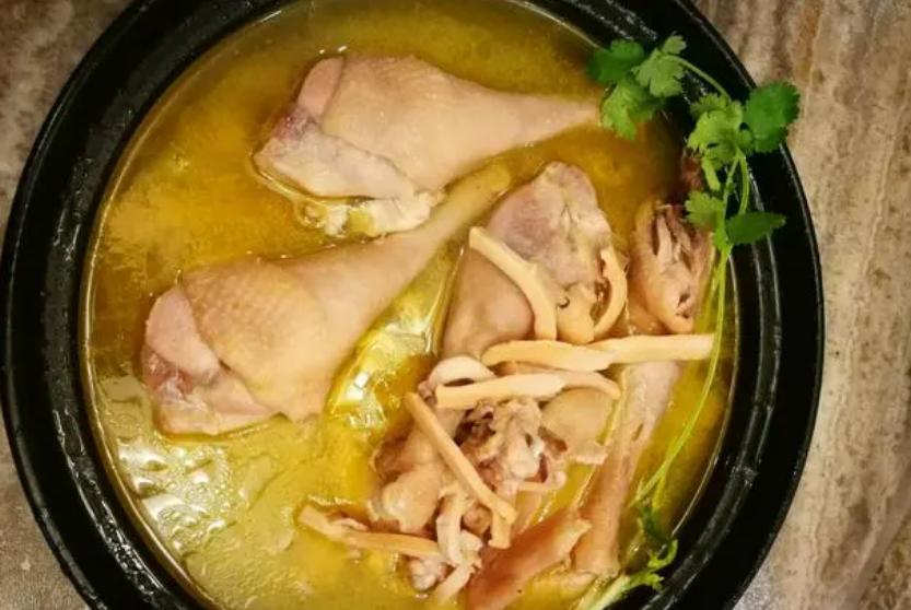 鸡炖墨鱼的功效 鸡炖墨鱼的功效