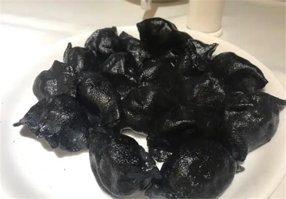 墨鱼饺子为什么皮是黑色的
