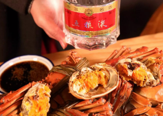 白酒加螃蟹能一起吃吗