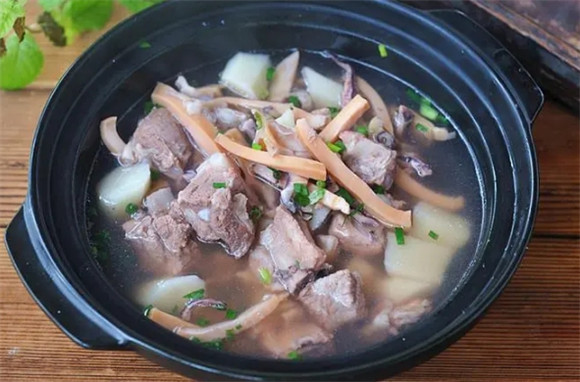 墨鱼炖猪肉的营养价值