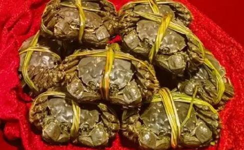 大闸蟹素有“蟹中之冠”的美誉，应该如何挑选呢？
