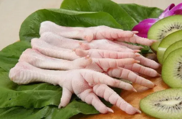 鸡爪子脂肪高吗